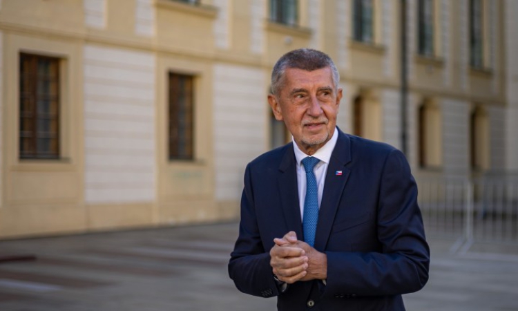 Андрей Бабиш: Чехия няма да дарява на Украйна самолети против дронове